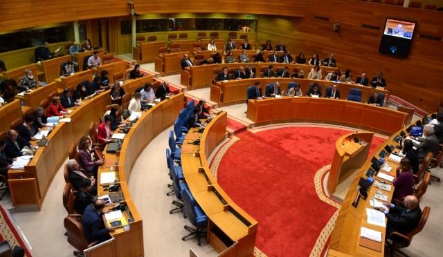 Dúas novas deputadas e un deputado toman posesión no Parlamento de Galicia